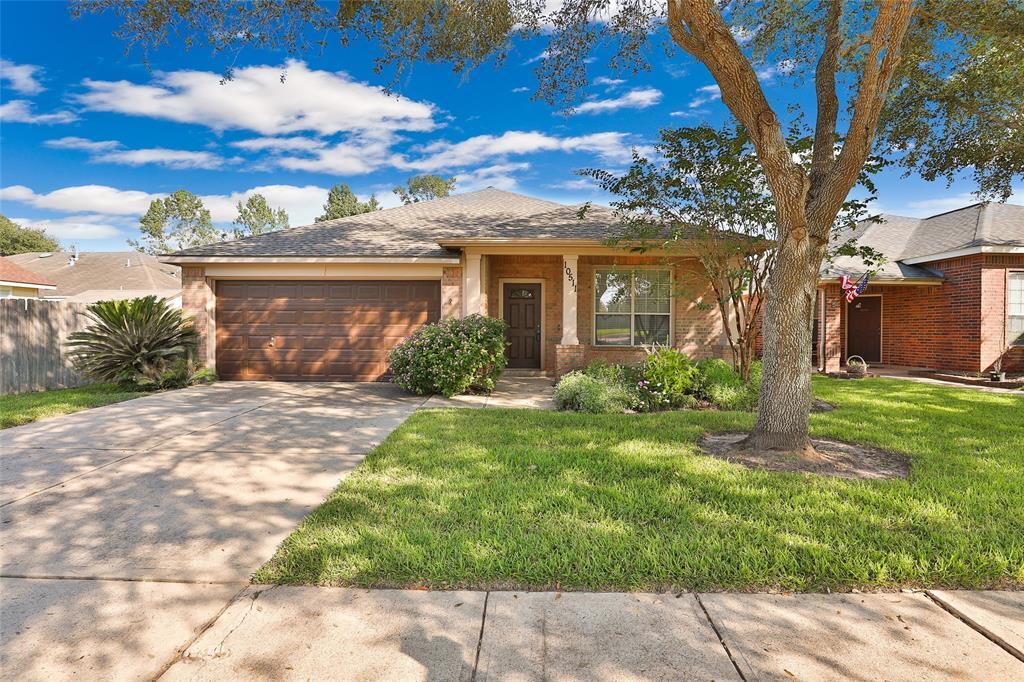 10511 Saratoga Square in Sienna, TX - Building Photo