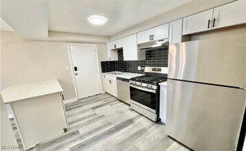 2868 Noble Rd in Cleveland Heights, OH - Foto de edificio - Building Photo