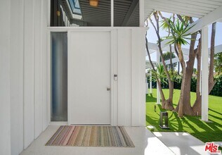 2262 Stradella Rd in Los Angeles, CA - Building Photo - Building Photo