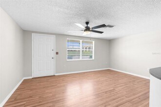 11902 Oceanside Dr in Port Richey, FL - Building Photo - Building Photo