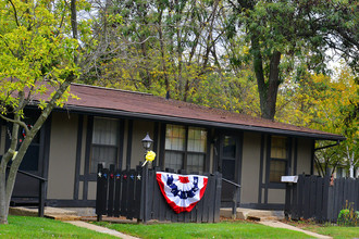 Aster Court Apartments in Springfield, OH - Building Photo - Building Photo