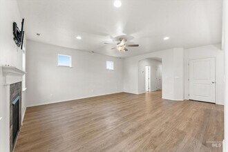 513 Stanley Lake St in Middleton, ID - Foto de edificio - Building Photo