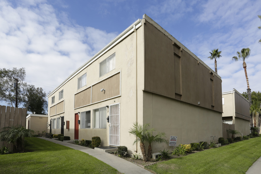 724 Fondren St in Orange, CA - Building Photo