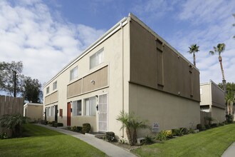 Palm Tree Gardens Apartments in Orange, CA - Building Photo - Building Photo