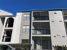 2131 Cascades Blvd in Kissimmee, FL - Building Photo