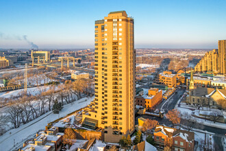 La Rive Condominiums in Minneapolis, MN - Building Photo - Building Photo