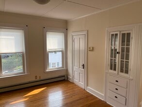 37 Oak St, Unit Apt # 2 in Uxbridge, MA - Building Photo - Building Photo