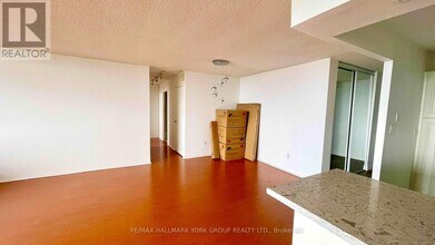 3300-3300 Don Mills Rd in Toronto, ON - Building Photo - Building Photo