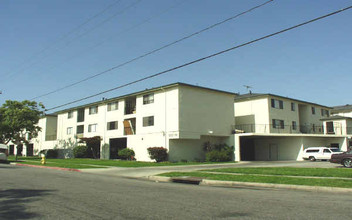 13016 Roselle Apartments in Hawthorne, CA - Building Photo - Building Photo