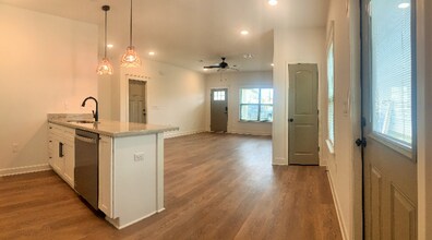 7490 Autumn Trace Blvd in Navarre, FL - Building Photo - Building Photo