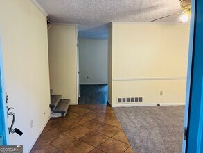 27 Elaine Dr in Newnan, GA - Building Photo - Building Photo