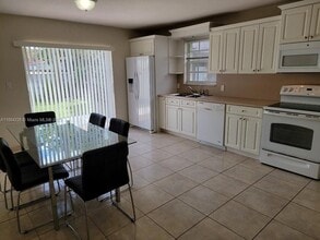 150 E 6th St in Hialeah, FL - Building Photo - Building Photo
