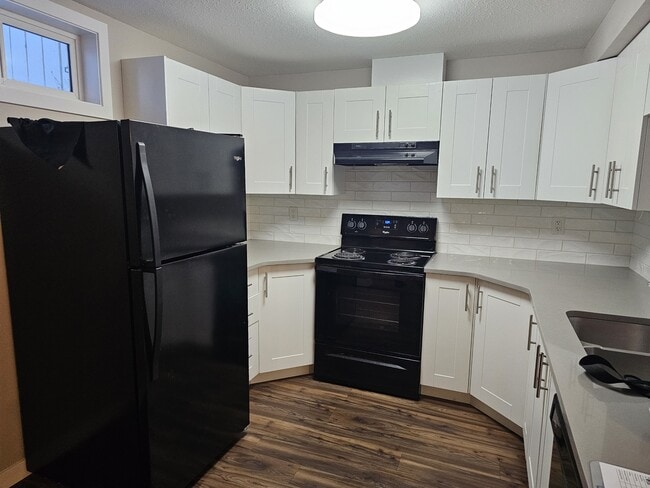 8023-135A 135a Ave NW in Edmonton, AB - Building Photo - Building Photo