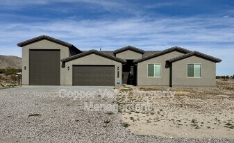 20284 W Hazelwood St in Litchfield Park, AZ - Building Photo