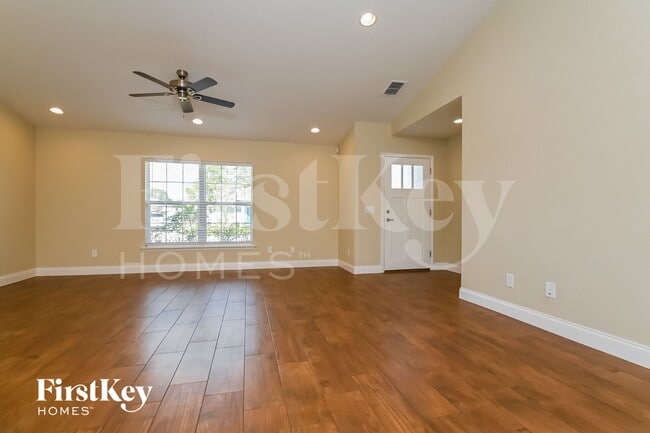 201 Madalyn Ct in Auburndale, FL - Foto de edificio - Building Photo