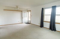 2421 Crescent Dr, Unit Condo in Cedar Falls, IA - Building Photo - Building Photo