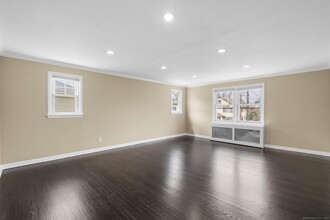 55 Limerick St in Stamford, CT - Foto de edificio - Building Photo