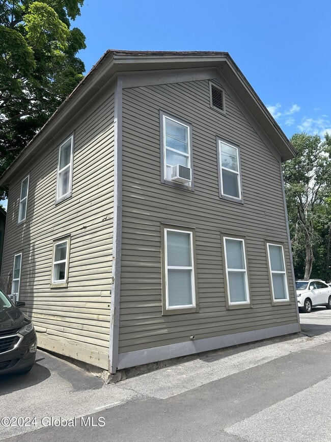 property at 9 Bolster Ln NE