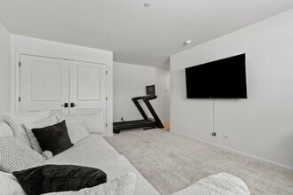 30W158 Wheeler Cir in Naperville, IL - Foto de edificio - Building Photo