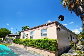 Cubera in Hollywood, FL - Foto de edificio - Building Photo