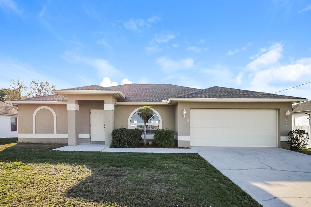 926 NE 2nd Ave in Cape Coral, FL - Building Photo