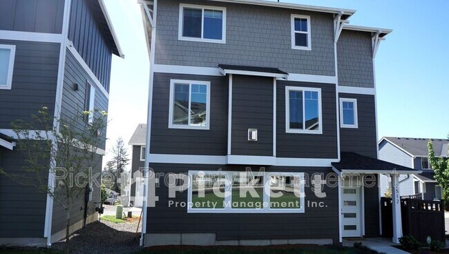 2512 Zeeden Way in Bremerton, WA - Building Photo - Building Photo