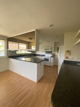 911 Luawai St in Honolulu, HI - Building Photo - Building Photo