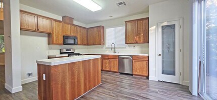 1498 Cedarbrook Rd in West Sacramento, CA - Building Photo - Building Photo