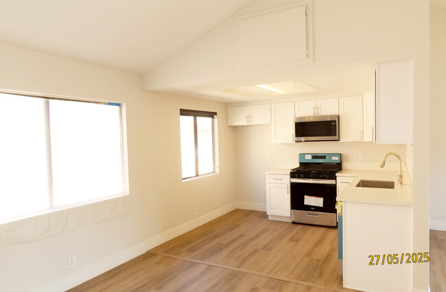 1064 S Garfield Ave in Monterey Park, CA - Building Photo - Building Photo