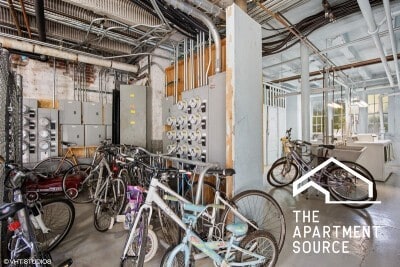 373 Hazel Ave, Unit B5 in Glencoe, IL - Foto de edificio - Building Photo