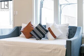 11 Eckford Ln in Brampton, ON - Building Photo - Building Photo