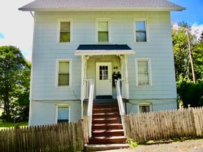 68 Ingraham St, Unit 3rd Floor in Bristol, CT - Building Photo - Building Photo