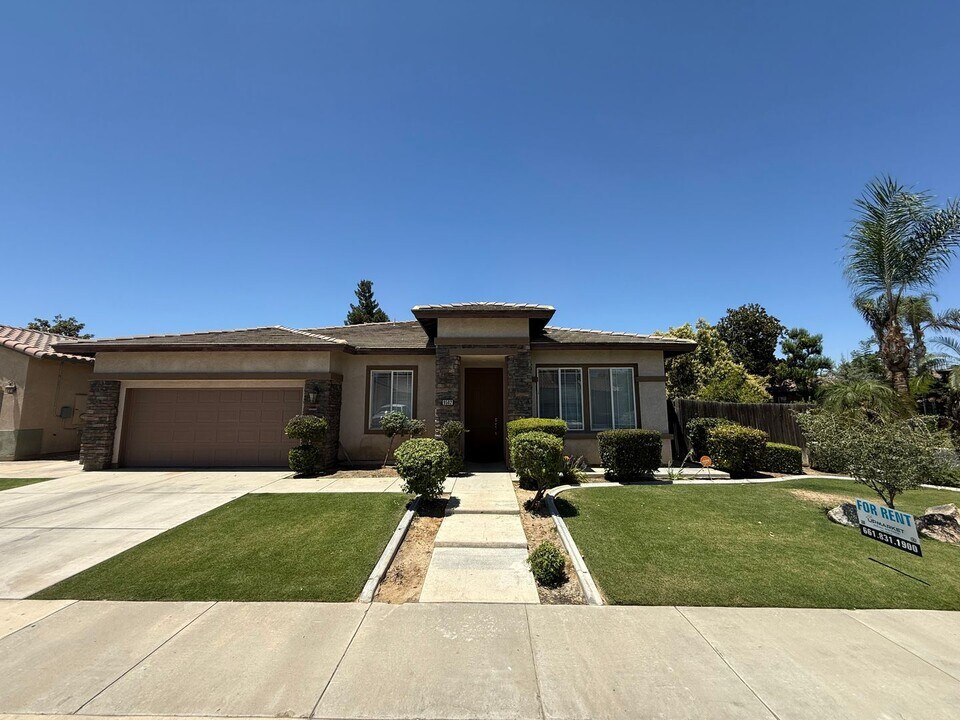 9502 Stonewall Ln in Bakersfield, CA - Building Photo