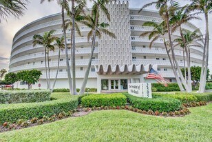 2505 S Ocean Blvd in Palm Beach, FL - Building Photo