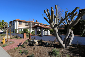 Villa Serena in El Cajon, CA - Building Photo - Building Photo