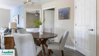 3695 Island Club Dr in North Port, FL - Building Photo