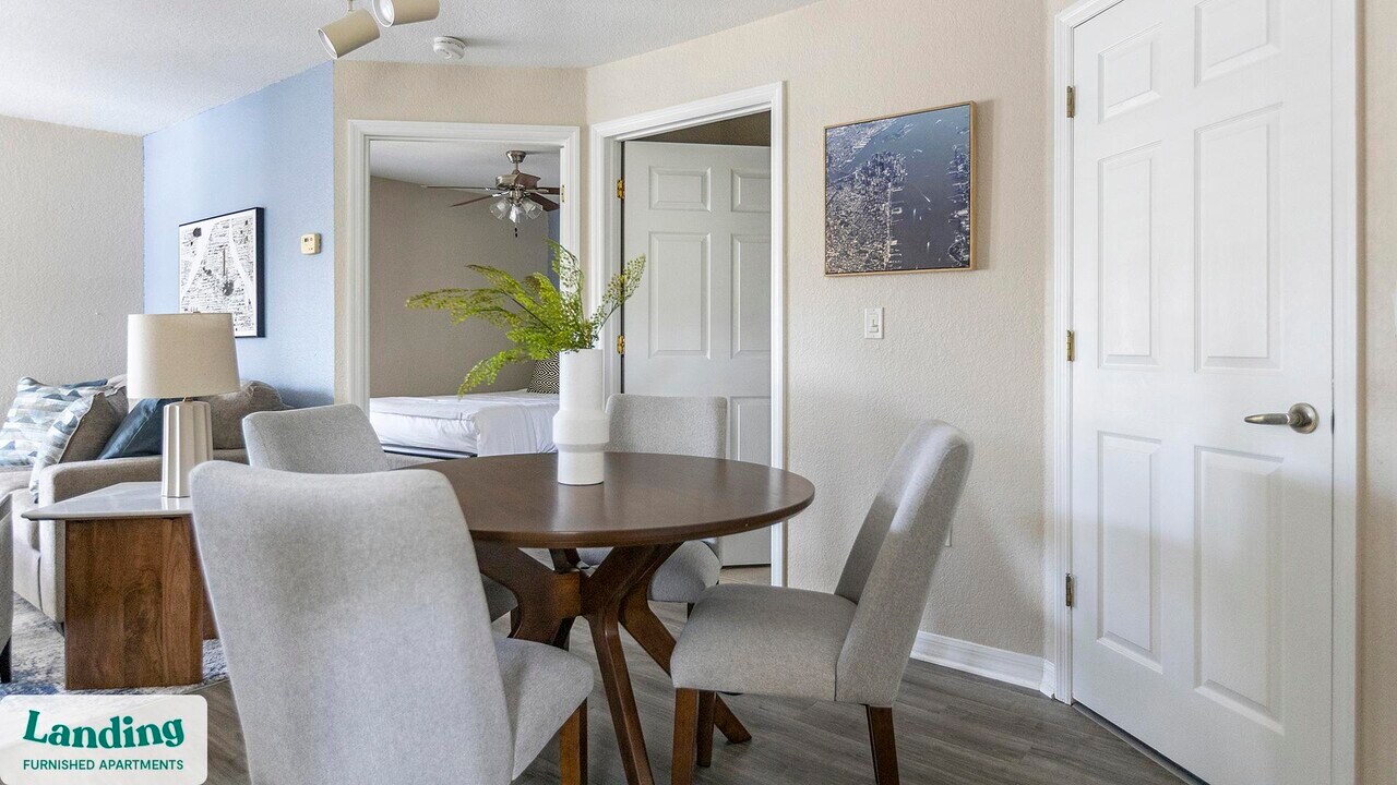 3695 Island Club Dr in North Port, FL - Foto de edificio