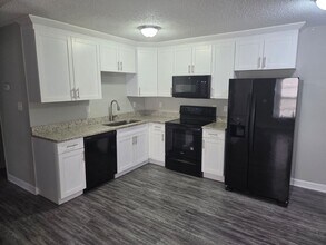 2322 W St John St in Tampa, FL - Building Photo - Building Photo