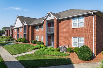 Kingsfield Luxury Apartments in New Albany, IN - Foto de edificio - Building Photo