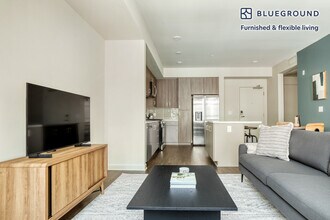 6041 Variel Ave-Unit -FL5-ID833 in Los Angeles, CA - Building Photo - Building Photo