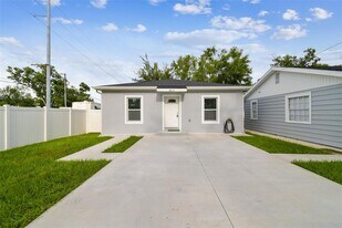 6819 N Sterling Ave in Tampa, FL - Building Photo
