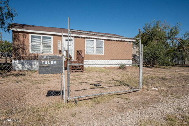 property at 421 Tulum Dr