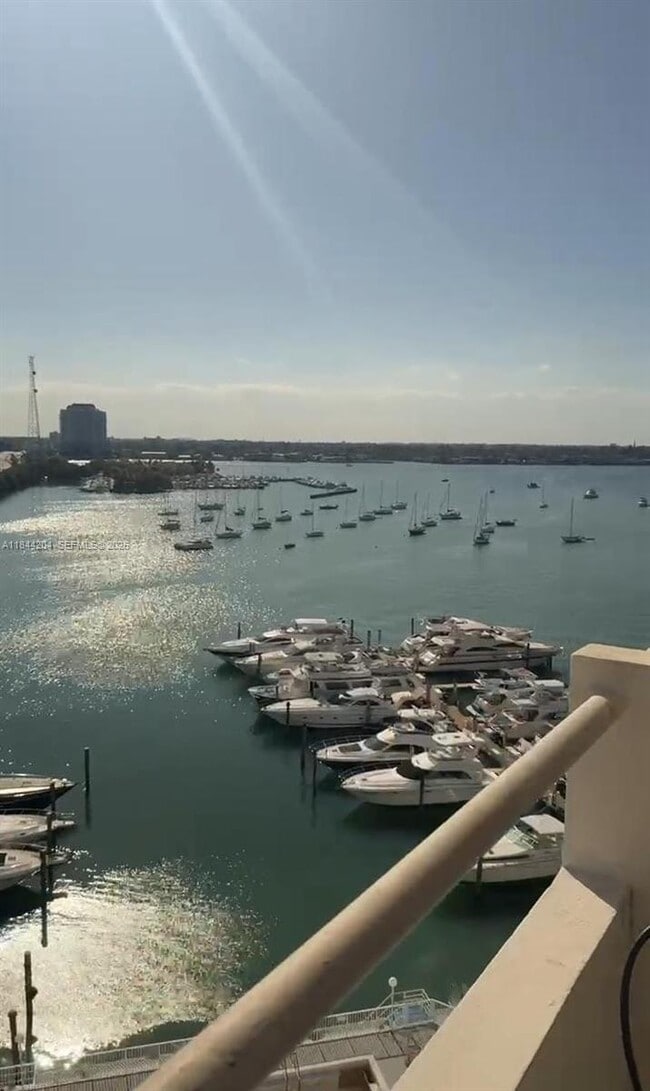 7904 West Dr in North Bay Village, FL - Building Photo - Building Photo