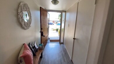 401 N Lupine St in Lompoc, CA - Building Photo - Building Photo