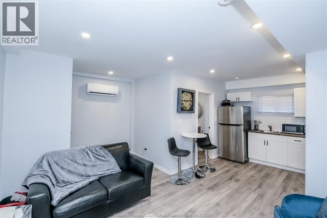 493 University Ave W in Windsor, ON - Building Photo - Building Photo