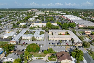 VILLAS OF WEST BIRD CONDO in Miami, FL - Building Photo - Building Photo