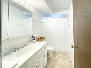9522 W Howard Ave in Milwaukee, WI - Building Photo - Building Photo
