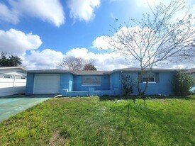 10920 Oakdale Ave in Port Richey, FL - Building Photo