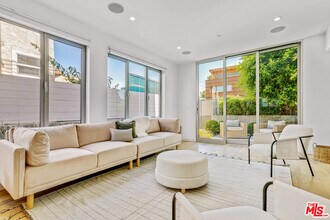 809 Brooks Ave in Los Angeles, CA - Building Photo - Building Photo