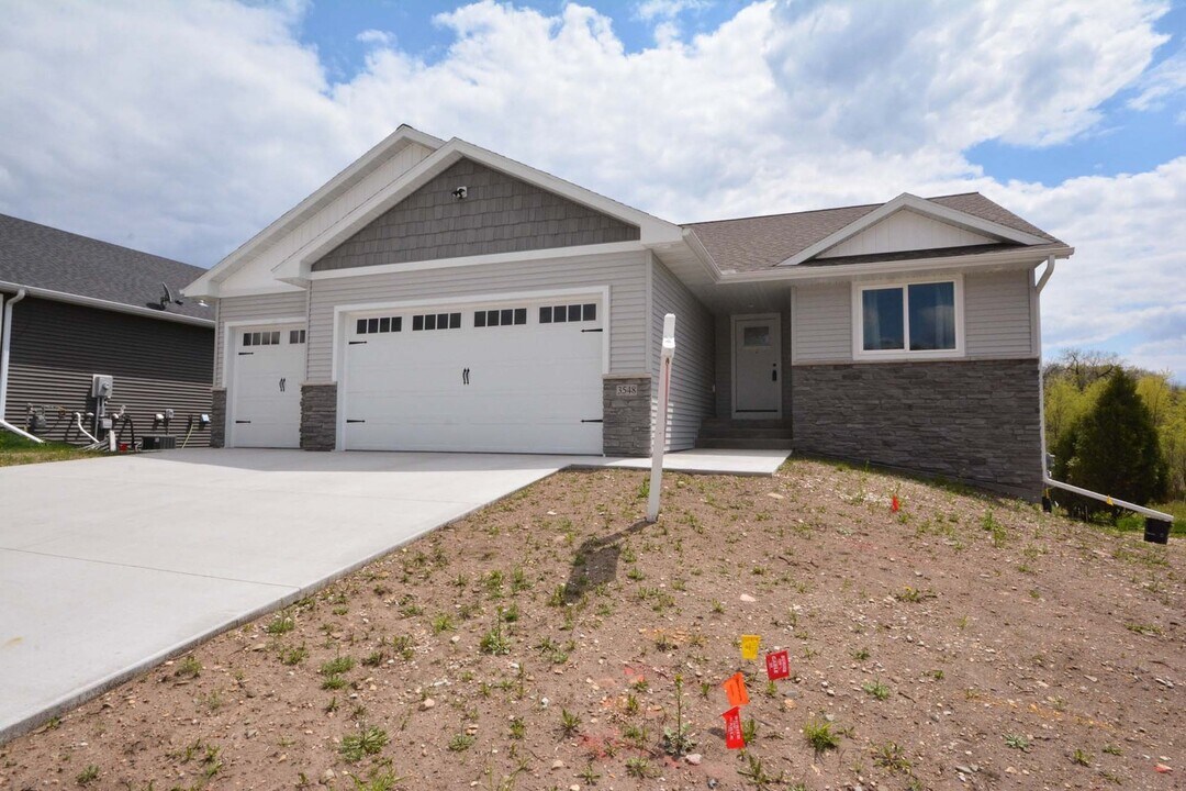 3548 Bridgeview Dr SE in Rochester, MN - Building Photo